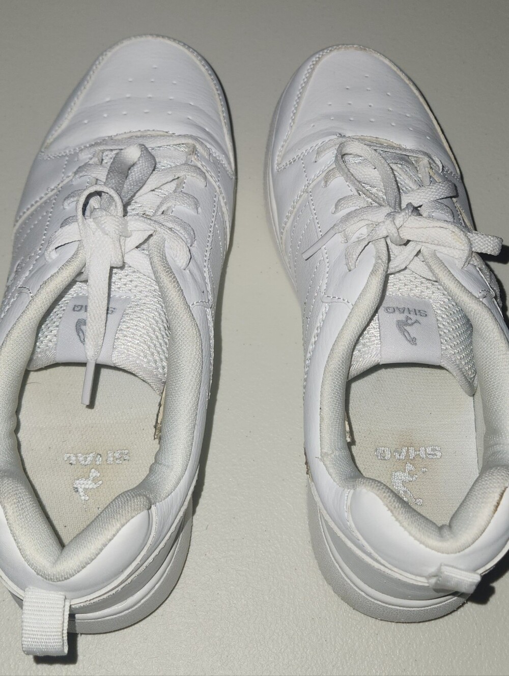 Boys White Shaq Sneakers - Classic Casual Shoes Size 6 Boys